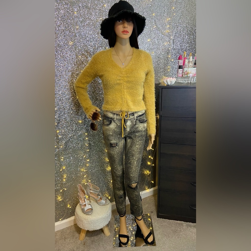 ‼️CLEARANCE Item‼️| Fuzzy Gold Scrunch Sweater - Picture 4 of 9